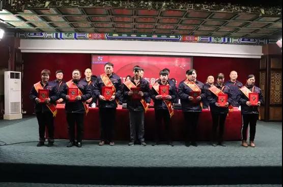 揚(yáng)先進(jìn) 樹典型——小鴨國(guó)采項(xiàng)目表彰大會(huì)隆重召開8.jpg