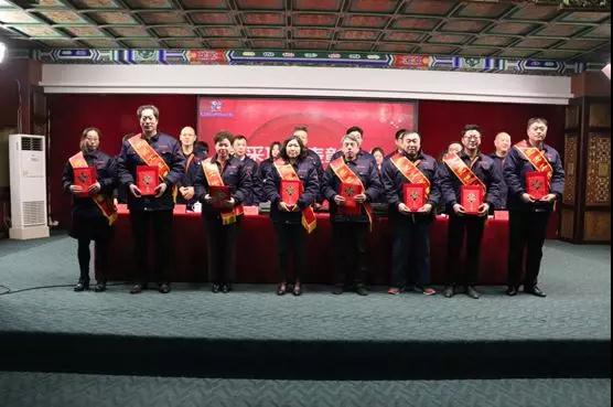 揚(yáng)先進(jìn) 樹典型——小鴨國(guó)采項(xiàng)目表彰大會(huì)隆重召開10.jpg